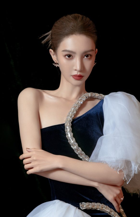 金晨穿开叉斜肩高定礼服惊艳亮相尽显女王范(3/4)
