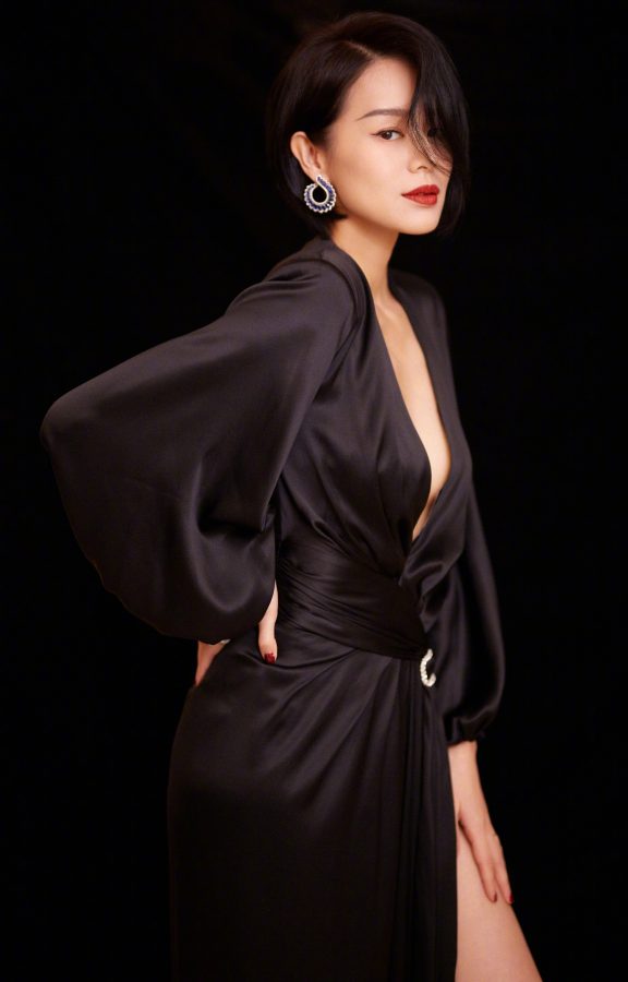 女王胡杏儿驾到，深V高开叉礼服秀逆天长腿(7/9)