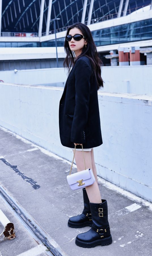 张婧仪现身机场展示纤细的白腿(2/8)