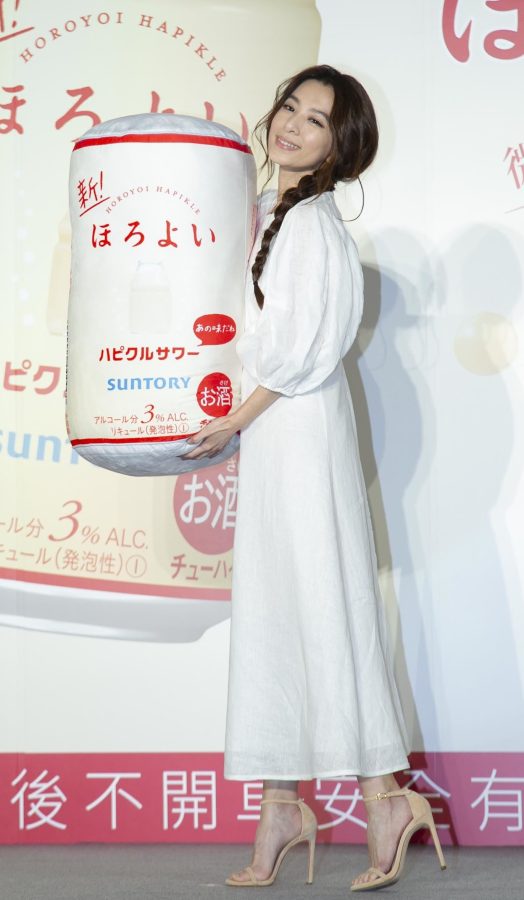 田馥甄青筋脚踩一字带细跟凉鞋出席品牌宣传活动(8/10)