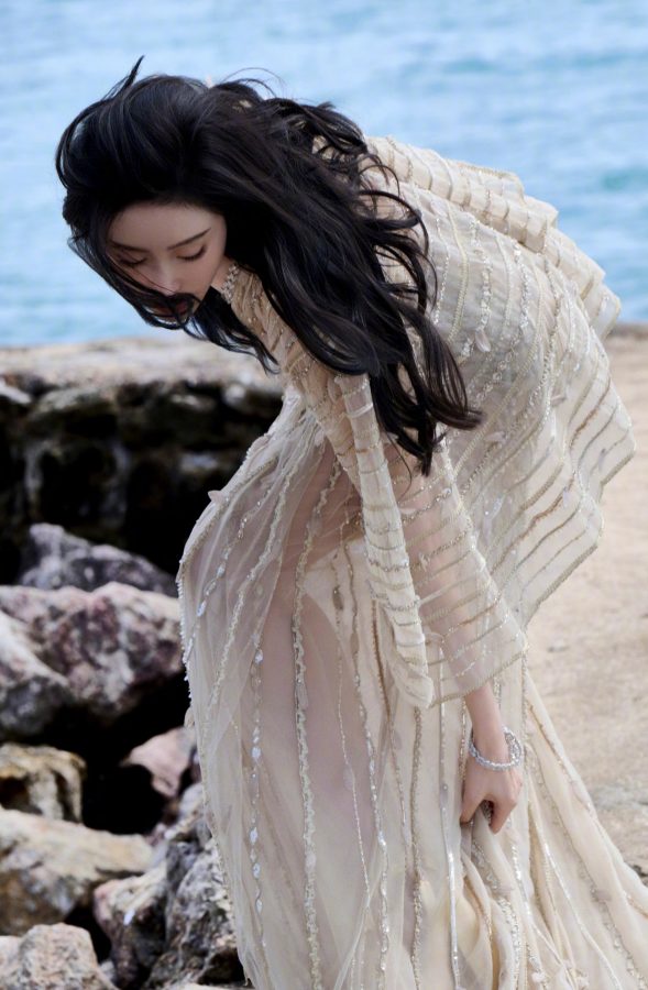海边女神张天爱：轻纱曼妙，美腿若隐若现，尽显妩媚风情！(3/6)