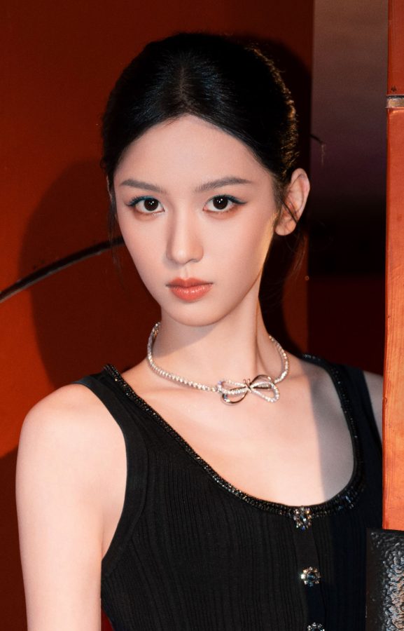 周也甜美蝴蝶结印花牛仔裙秀玉腿！(7/7)