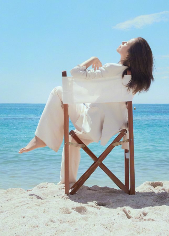 气质女神江一燕海边夏日风情秀白足(2/2)