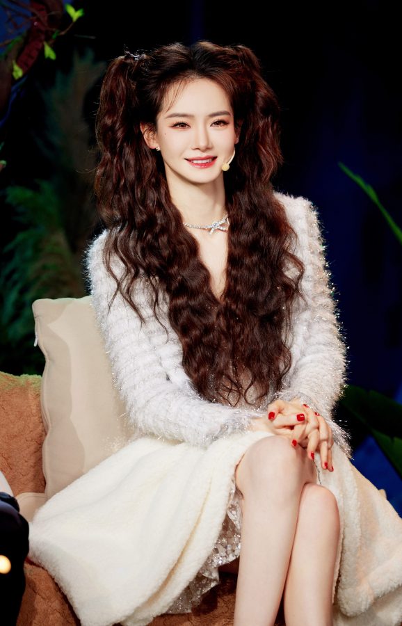 绝美长腿女神戚薇坐姿撩人(9/13)