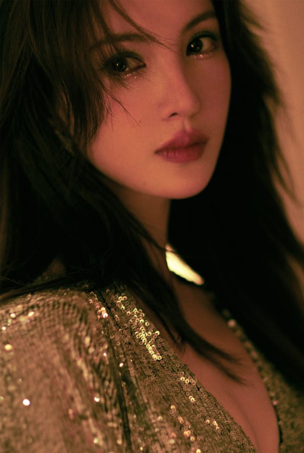 金晨身披银色礼裙出席ELLE风尚大典晚宴摇曳灵动身姿显露圆润美腿(4/4)