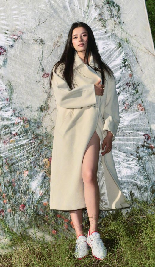 张婧仪光着玉足拍摄旖旎秋梦自然风景封面大片(3/3)