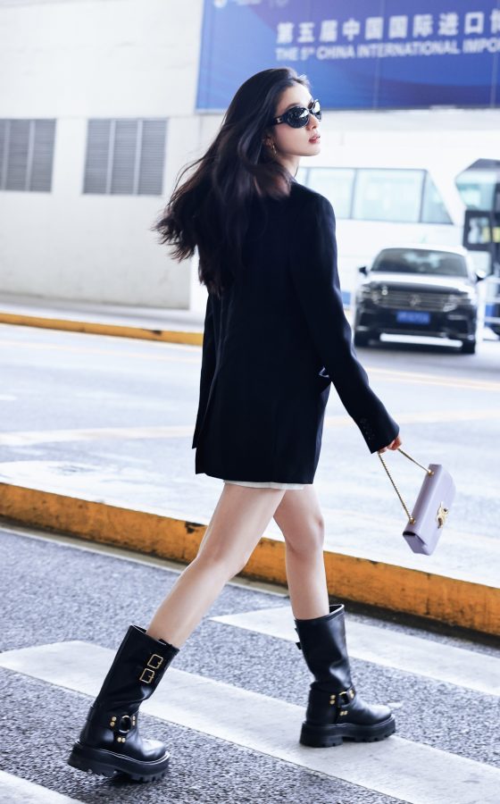 张婧仪现身机场展示纤细的白腿(4/8)