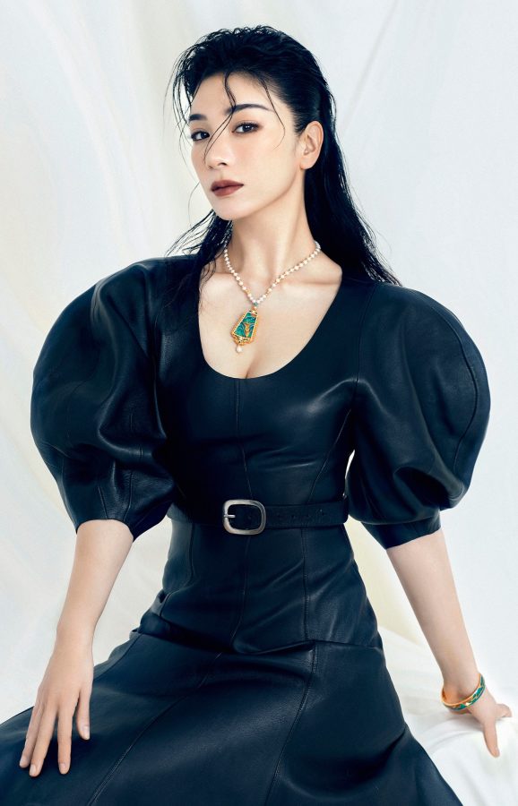《小资CHIC》杂志黄奕御姐美足写真大片(3/4)