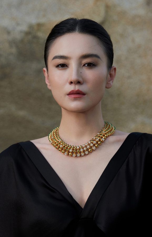 宋佳穿V领长裙尽显优雅知性，脚踩细跟凉鞋出席2024飞天星光颁奖(7/7)