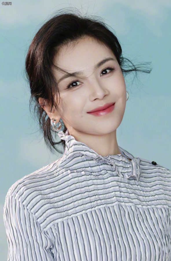 刘涛拍摄海边度假风美照！条纹连衣裙衬托修长玉腿(5/6)