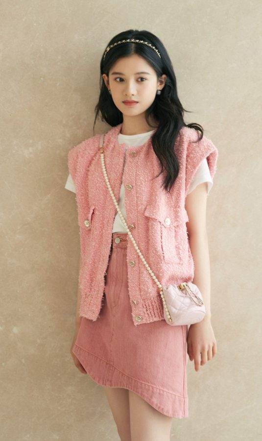 甜美少女张婧仪的粉色暴击，身材苗条美腿纤细(3/7)