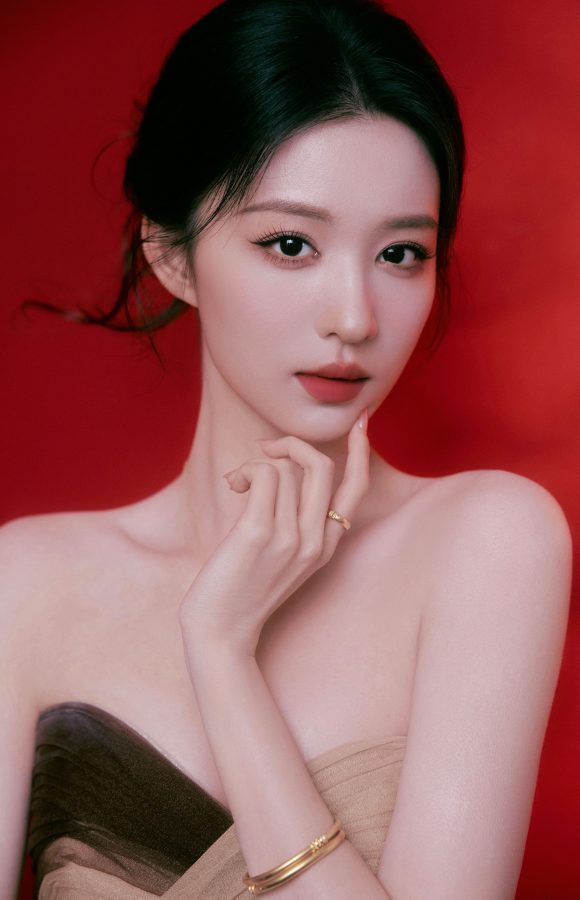 优雅女神王楚然展现迷人魅力露香肩秀白沟玉臂(5/6)