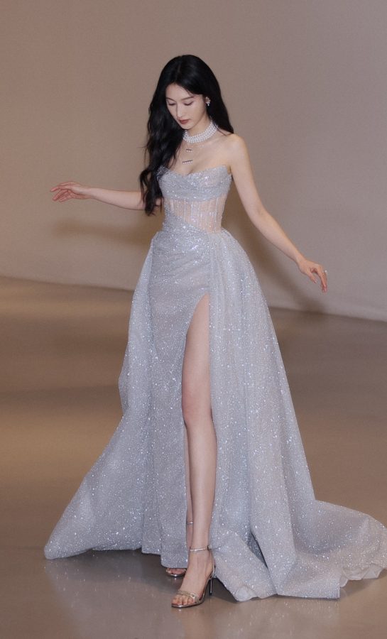 梦幻女神张俪上线！她用高开叉设计展现极致性感(4/4)