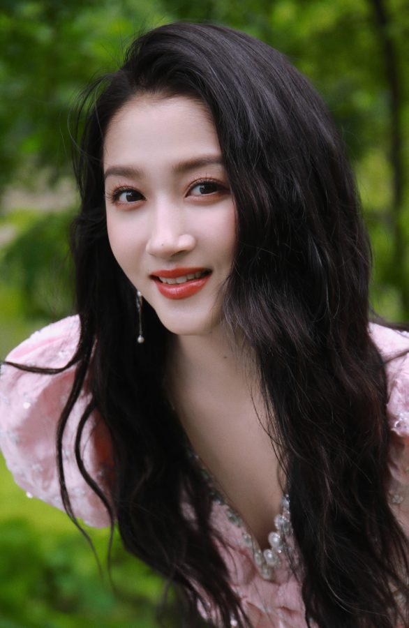关晓彤身穿甜粉连衣裙踩高跟凉鞋衬托白皙长腿，尽显少女魅力！(3/5)