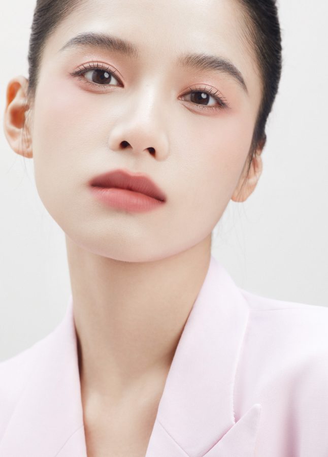 甜心少女张婧仪穿粉色西装套裙长腿美足踩凉高跟鞋魅力无限(3/3)