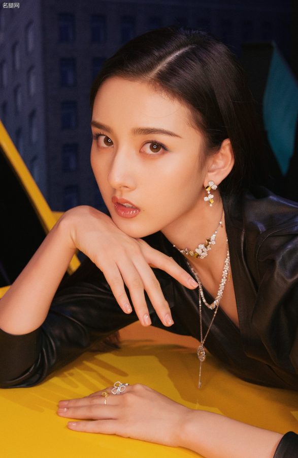 宋祖儿酷飒女王范儿！ 一字带高跟鞋衬托曼妙身姿！(5/5)