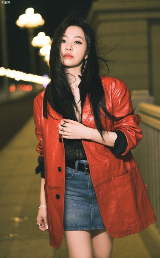 清纯与性感并存！舞台上的张靓颖光彩夺目，一双无敌美腿吸睛无数(10/12)