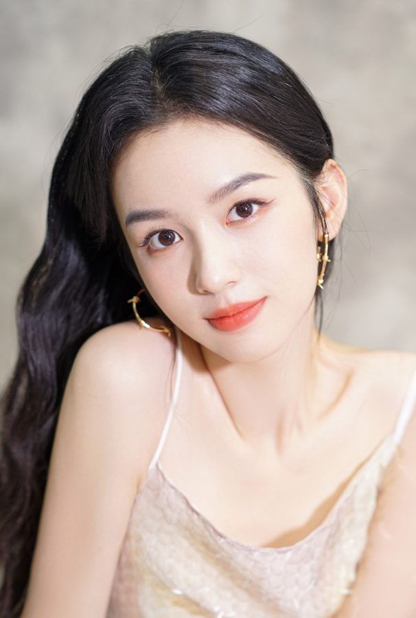 甜美系女神周也驾到！高跟凉鞋衬托纤细玉足(2/4)