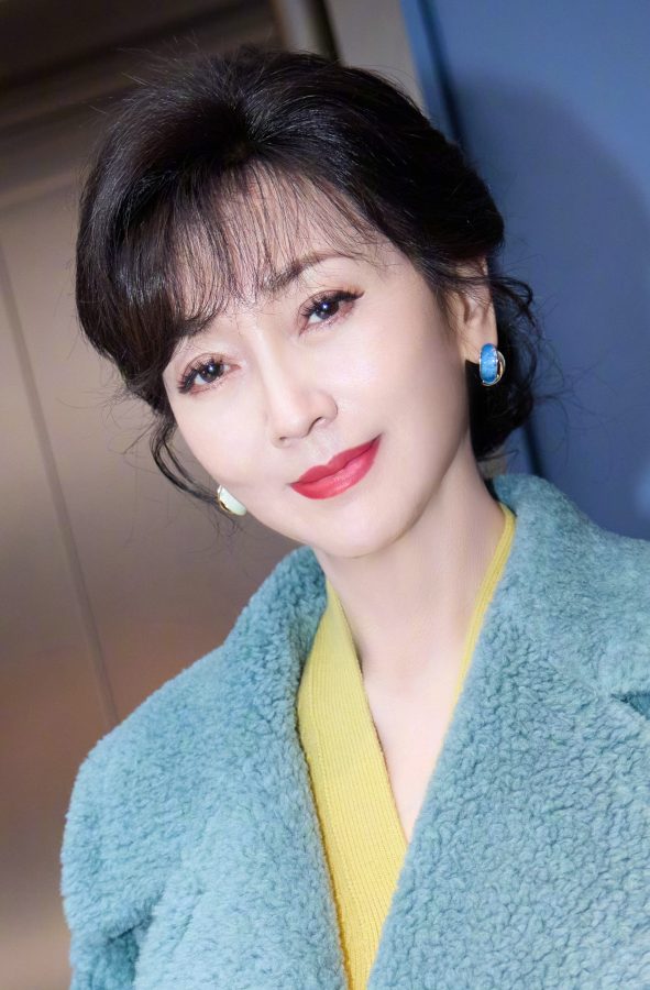 成熟魅力女演员赵雅芝穿白裤玩裤里丝(2/3)