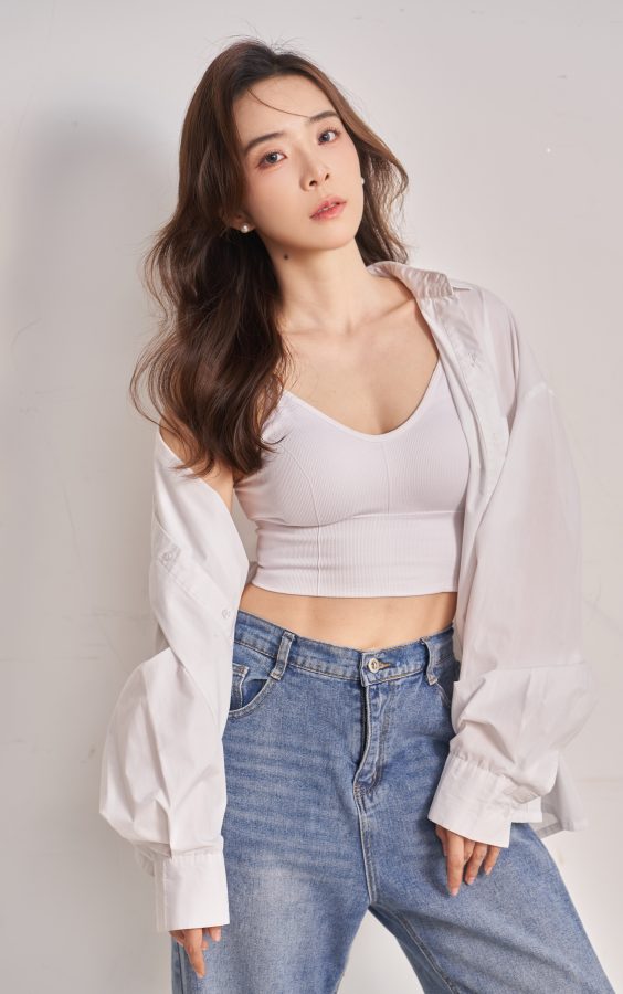 女主播余霜拍写真大方秀事业线(2/7)