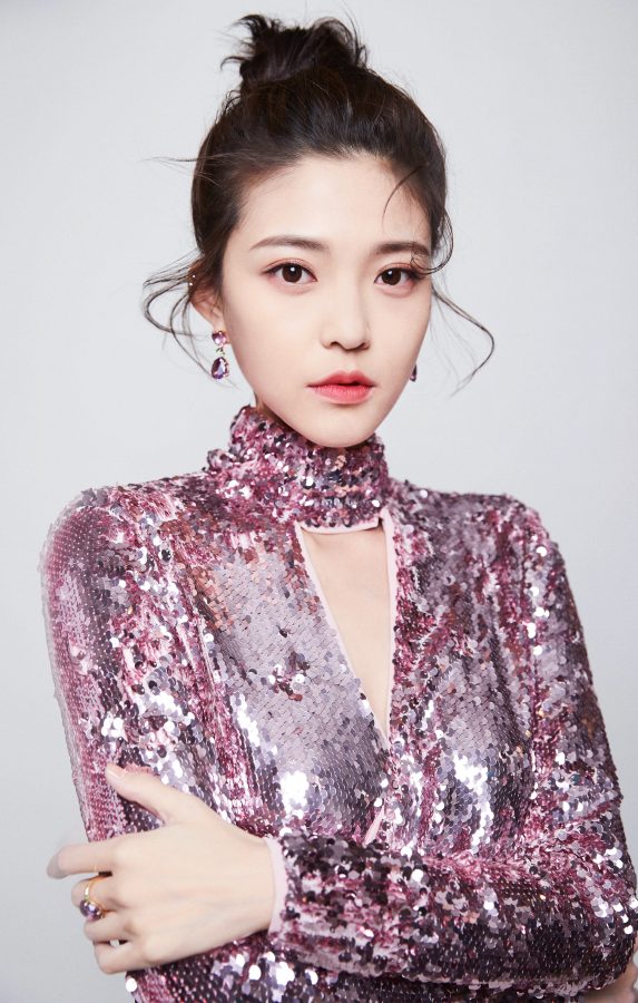 王妍之亮片短裙秀美腿，甜美又不失性感(3/4)