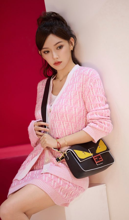 粉嫩美少女程潇青春玉腿光滑纤细(4/10)