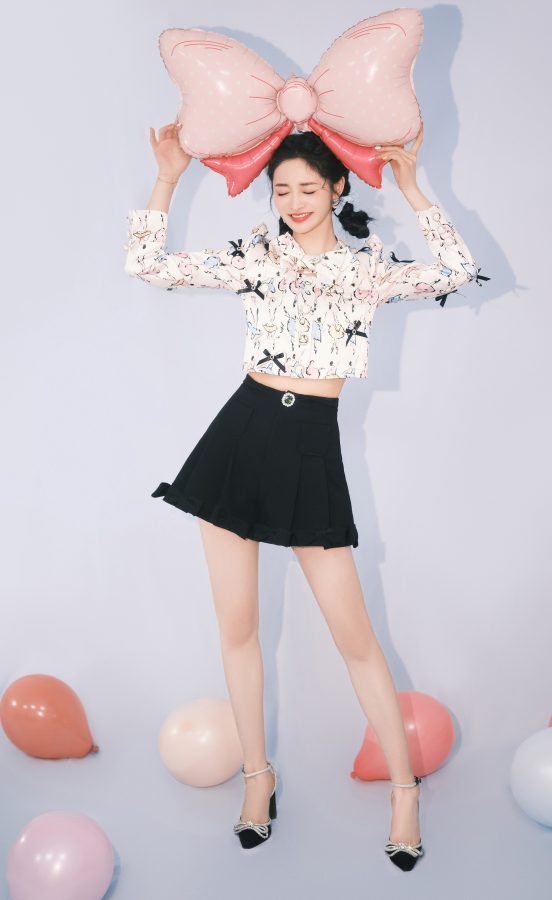 甜美少女心周洁琼纤细美腿更是吸睛利器(1/8)