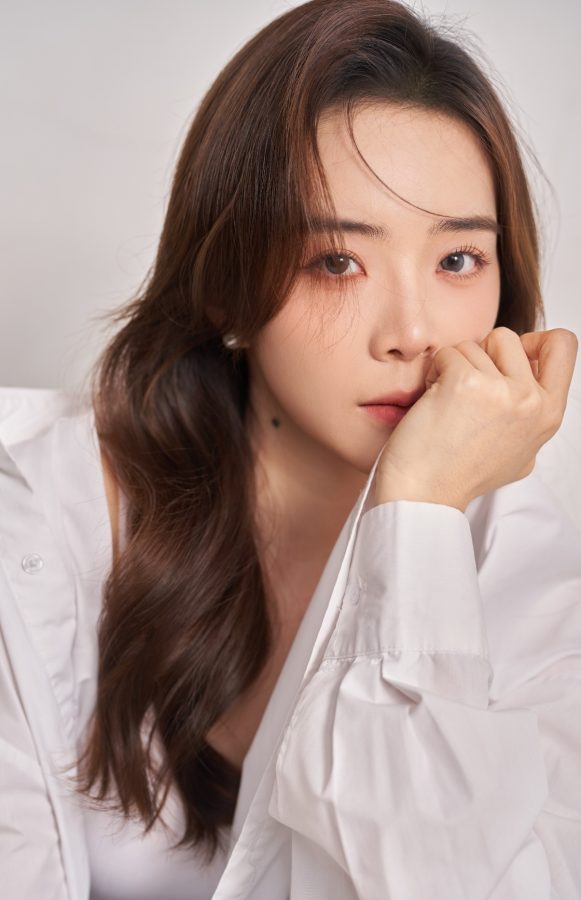 女主播余霜拍写真大方秀事业线(4/7)