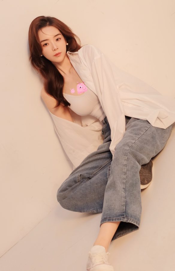 女主播余霜拍写真大方秀事业线(7/7)