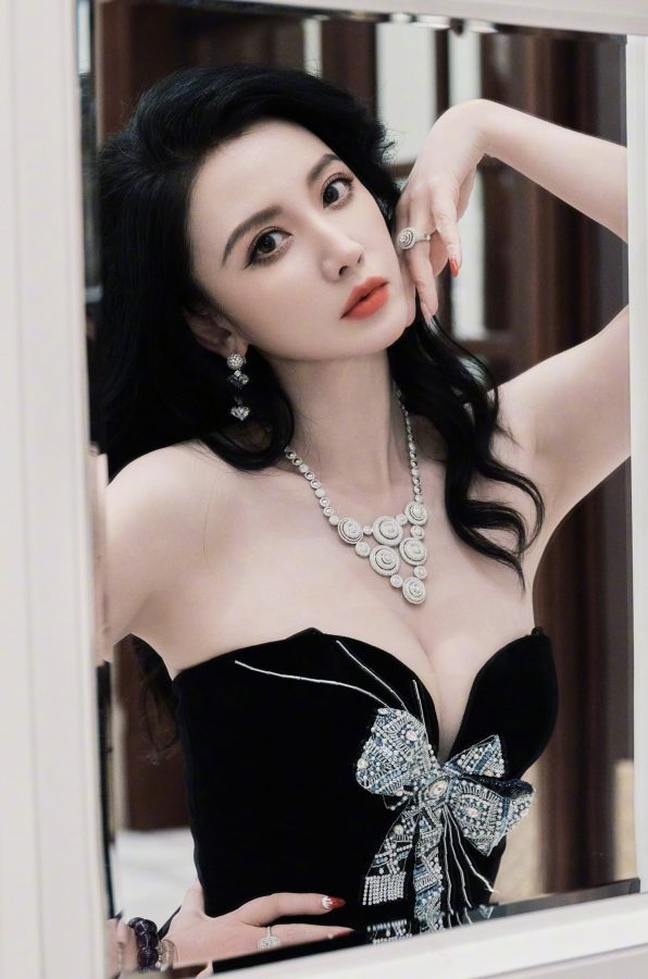 性感黑裙女神张萌，风情万种眼神撩人(9/9)