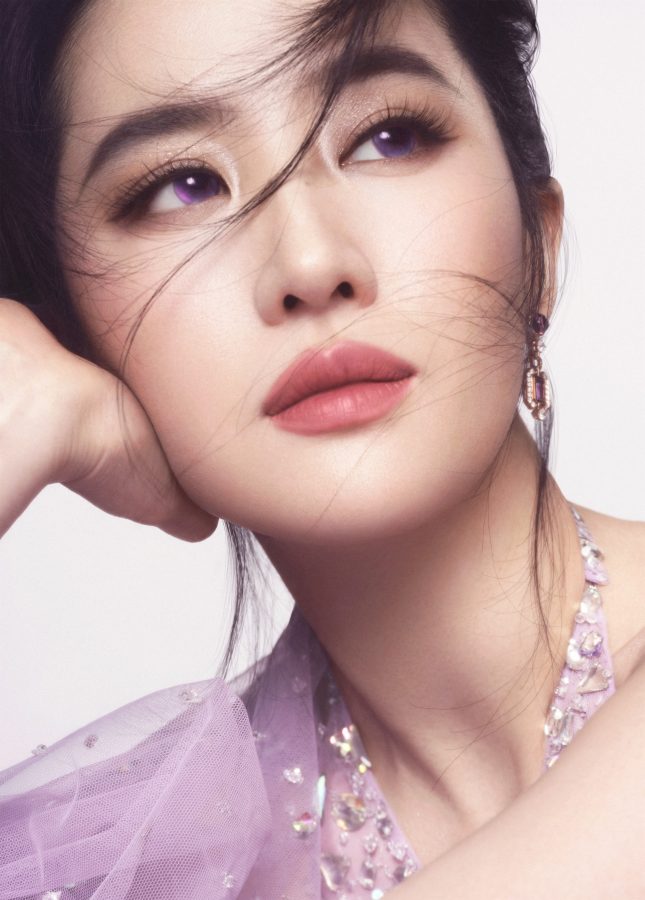 刘亦菲身着一身紫衣戴紫色美瞳盯屏(4/4)