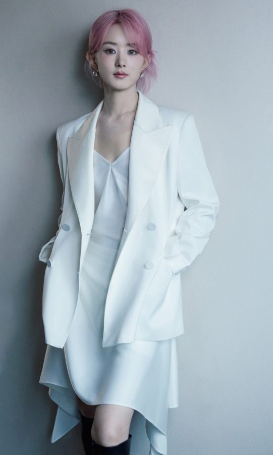 Zhao Liying's unique purple hair style, her legs in high-heeled leather boots are elegant and charming(6/9)