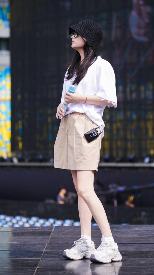 凤凰传奇杨魏玲花演唱会彩排照玉腿纤细(3/10)
