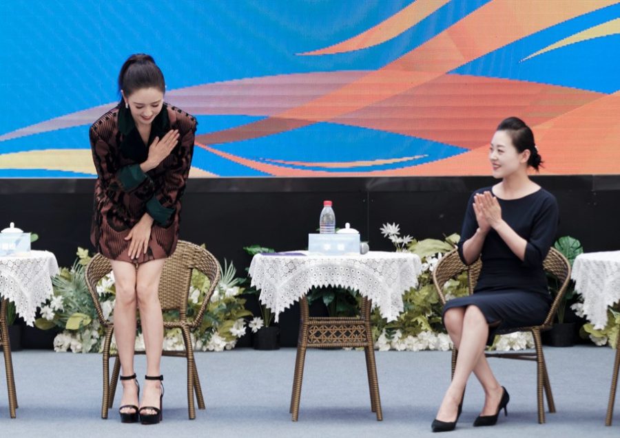 佟丽娅出席中国新疆国际民族舞蹈节真的好美啊(3/3)