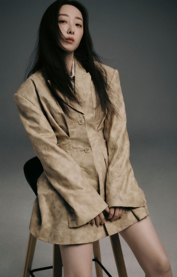 蒋梦婕精致玉足穿凉鞋为杂志拍摄写真大片(5/7)