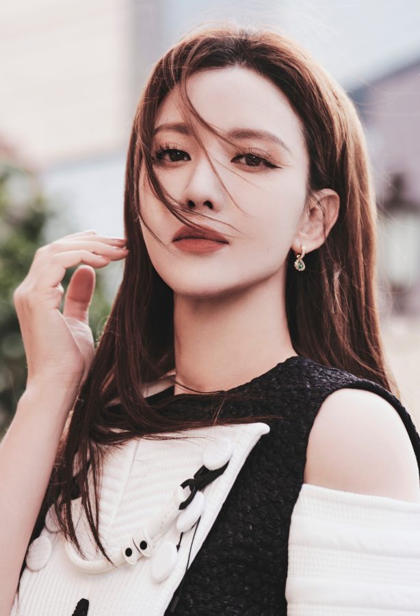 深V绿裙女神张萌气场全开，完美曲线令人惊艳(8/8)