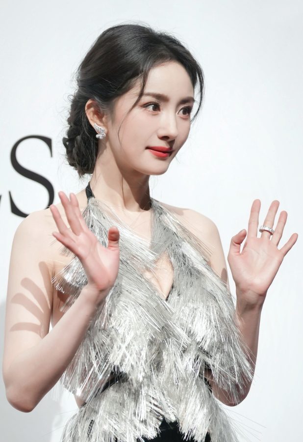 纯欲风杨幂美貌暴击,红毯上自信秀事业线(6/22)