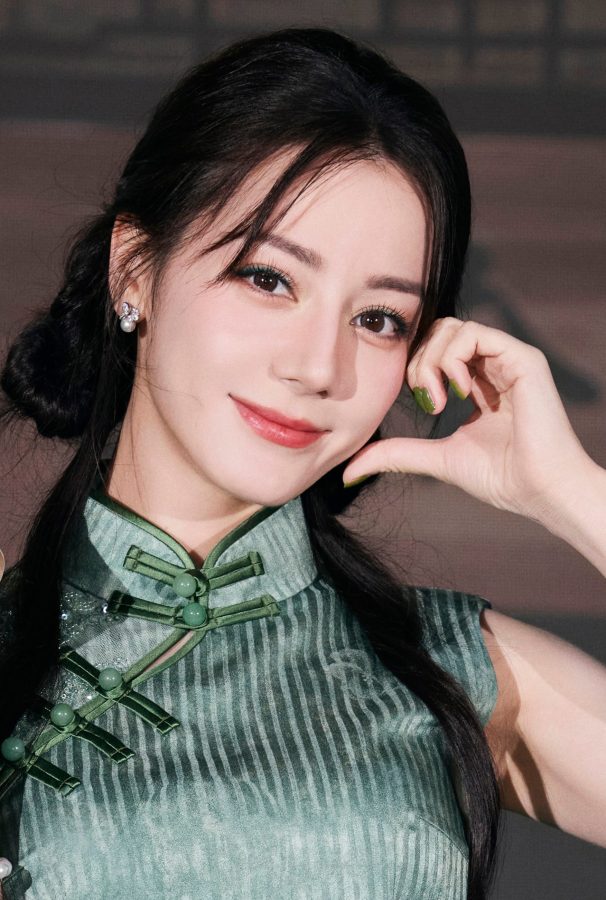 古风女神迪丽热巴旗袍纱裙造型玉腿美足动人展现(11/13)