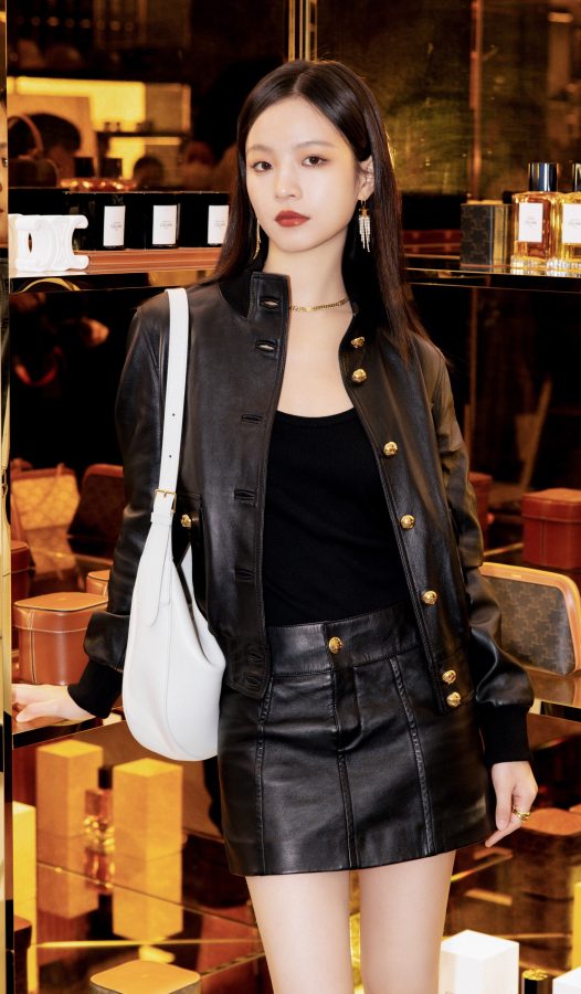 酷girl李庚希皮裙配高跟长靴显露纤细玉腿(10/10)