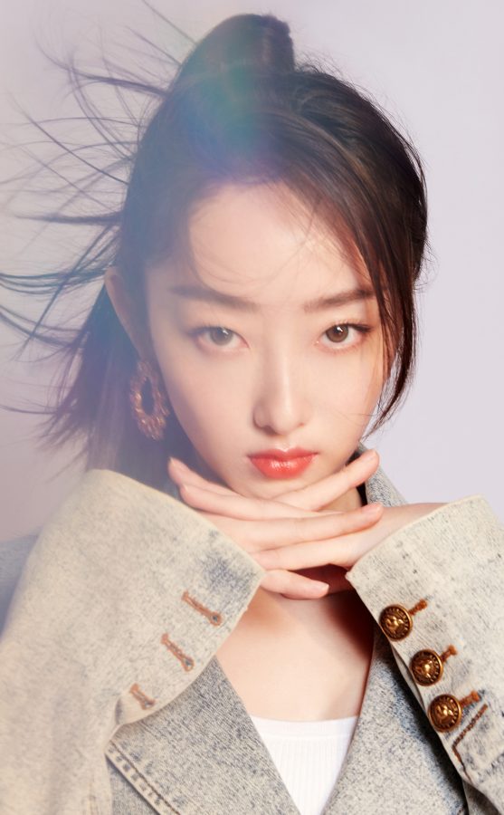 蒋梦婕牛仔套装配潮鞋，元气美腿超吸睛(4/4)
