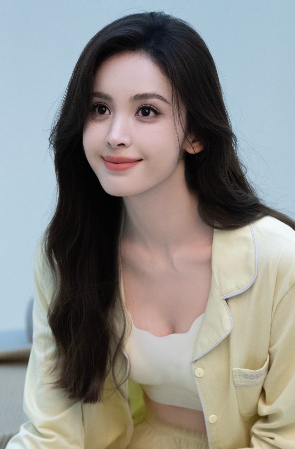 古力娜扎居家休闲风摄影图，不同的Bra换了又换(6/21)