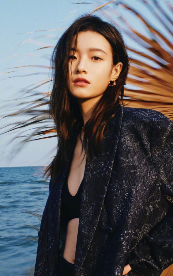 李庚希《精品购物指南 》海边松弛感美腿大片(5/8)