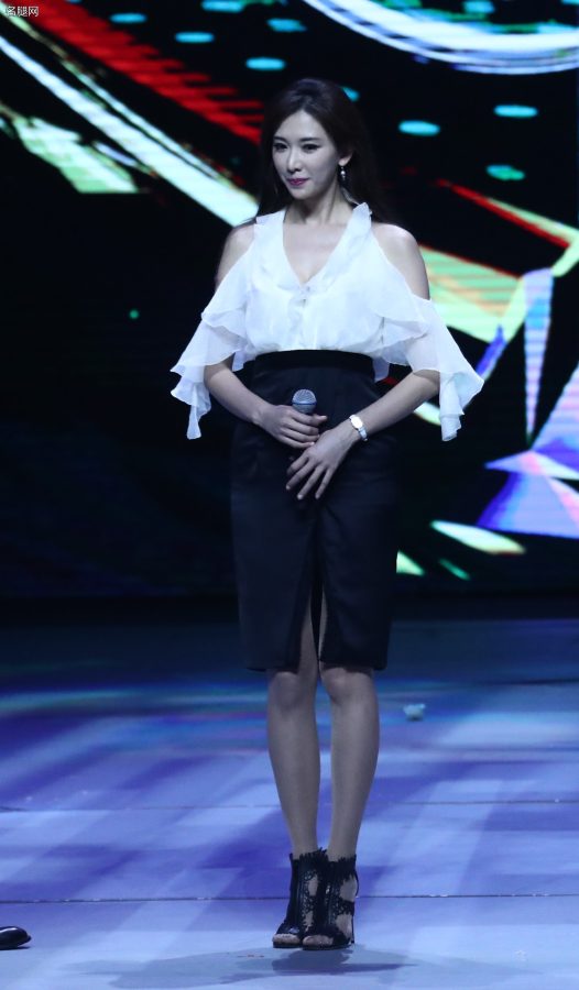 《女神的新衣》林志玲腿穿肉色丝袜踩细跟凉鞋走秀超有范儿(38/38)