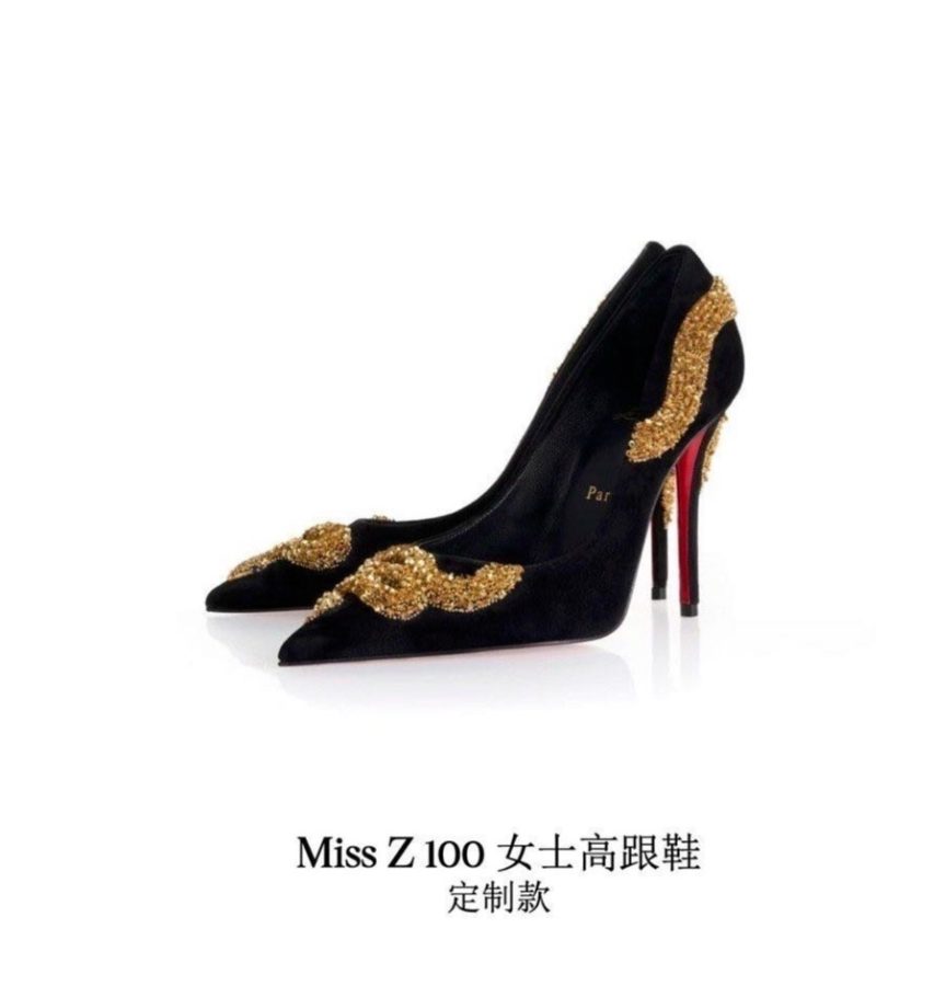 杨幂红色绸缎礼服配丝绒手套演绎复古魅力，手扶高跟秀出白皙足背(11/12)