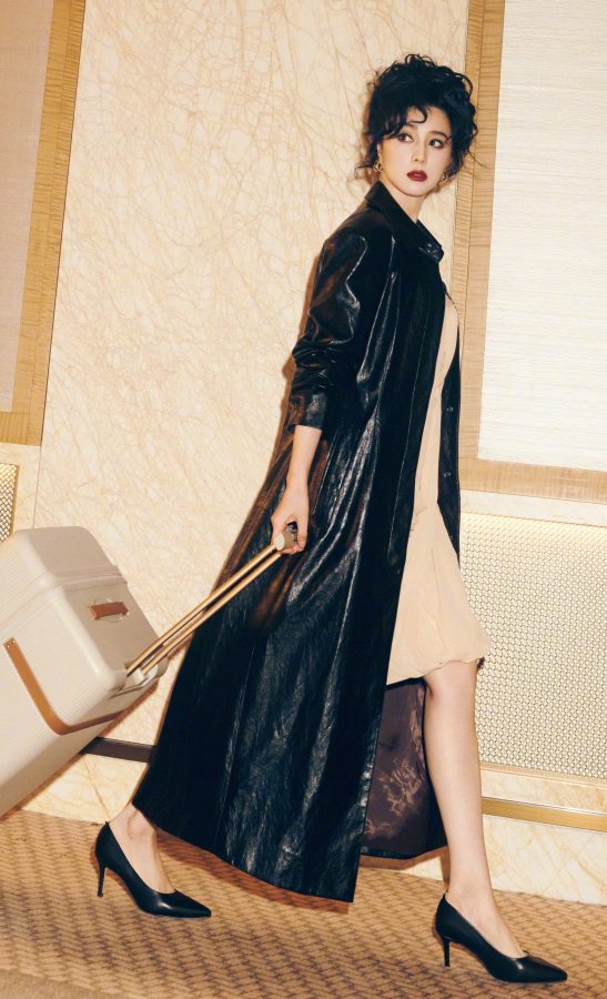"LifeStyle Shopping Guide" Fan Bingbing retro blockbuster, leather skirt and black stockings show charming charm(6/8)