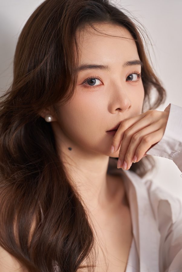 女主播余霜拍写真大方秀事业线(5/7)