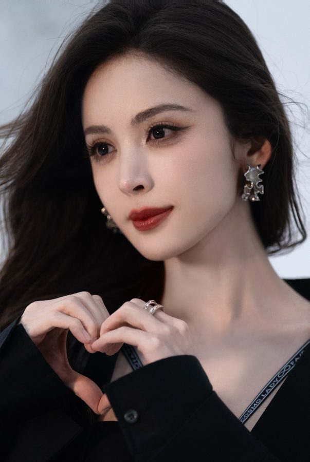 古力娜扎居家休闲风摄影图，不同的Bra换了又换(17/21)