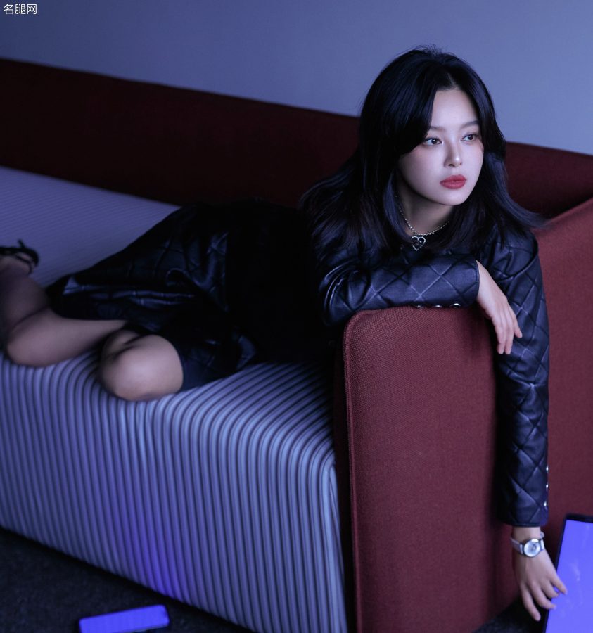 辛芷蕾皮质套装搭尖头高跟鞋，修长美腿尽显性感魅力(3/11)