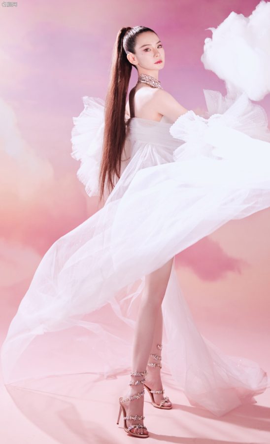 戚薇长腿高跟美足如梦似幻写真(2/5)