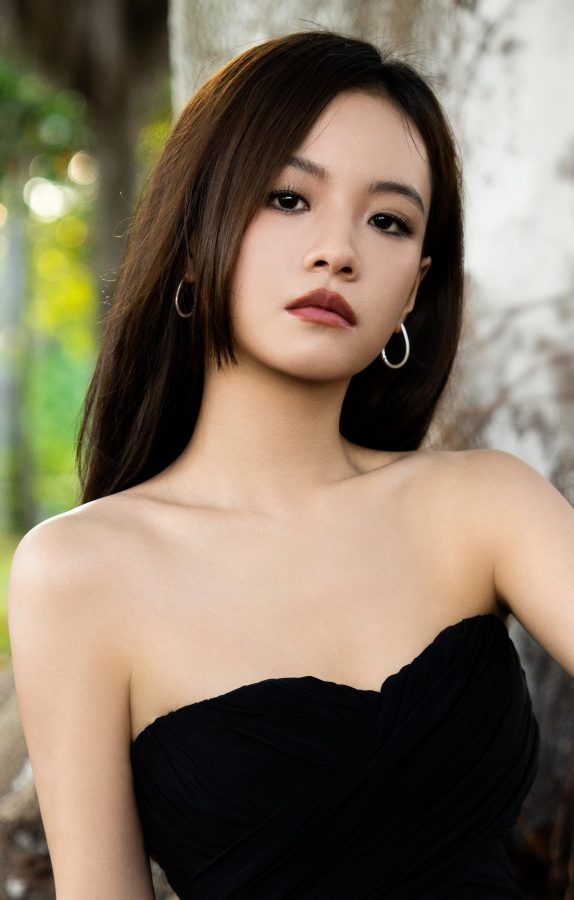 阳光下的清纯美人李庚希，曼妙身姿与笔直长腿，尽显高级性感(4/5)